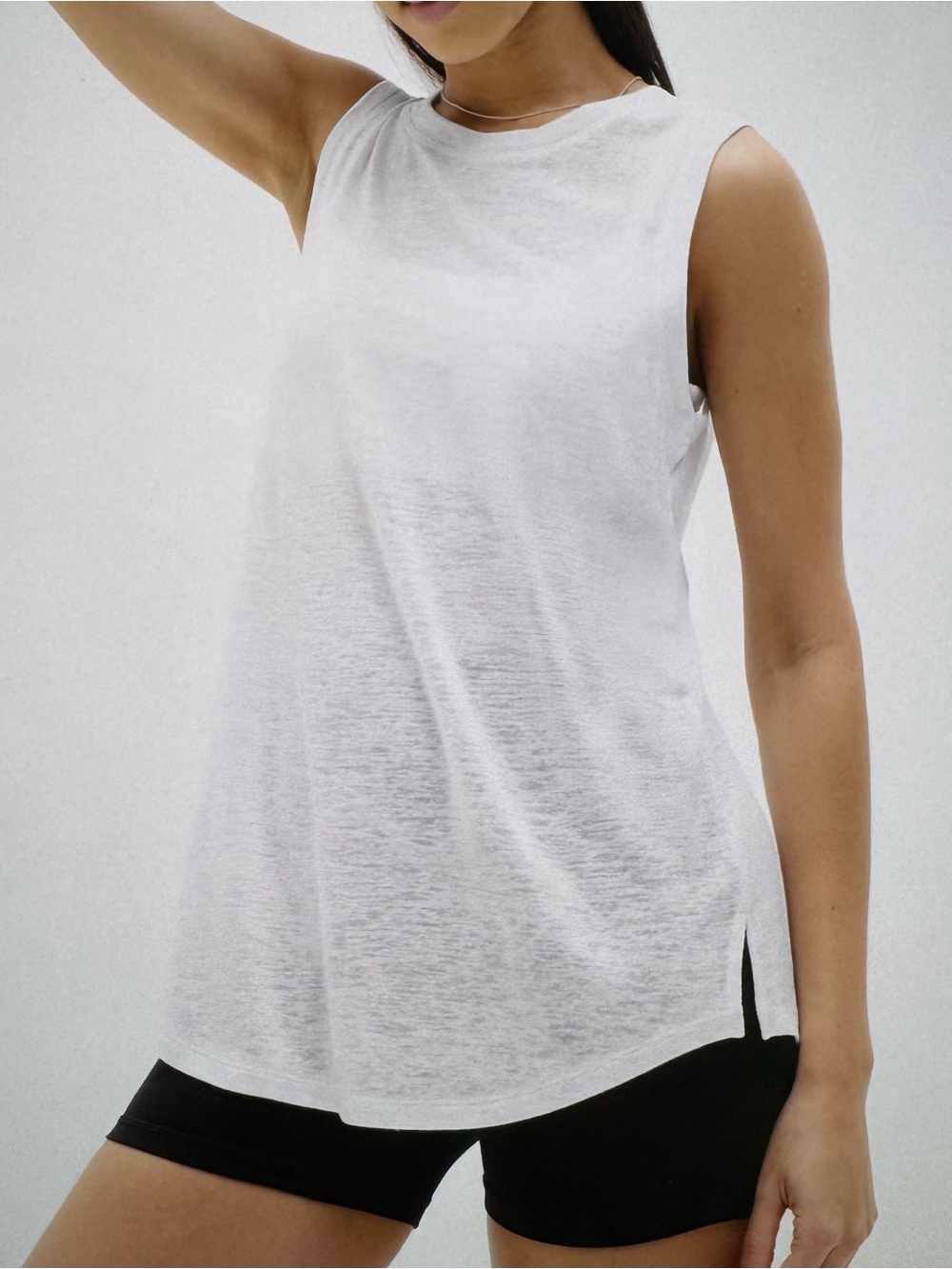 LOOKS NEW White Athleta Breezy Sleeveless Tank with Side Slit Sz L